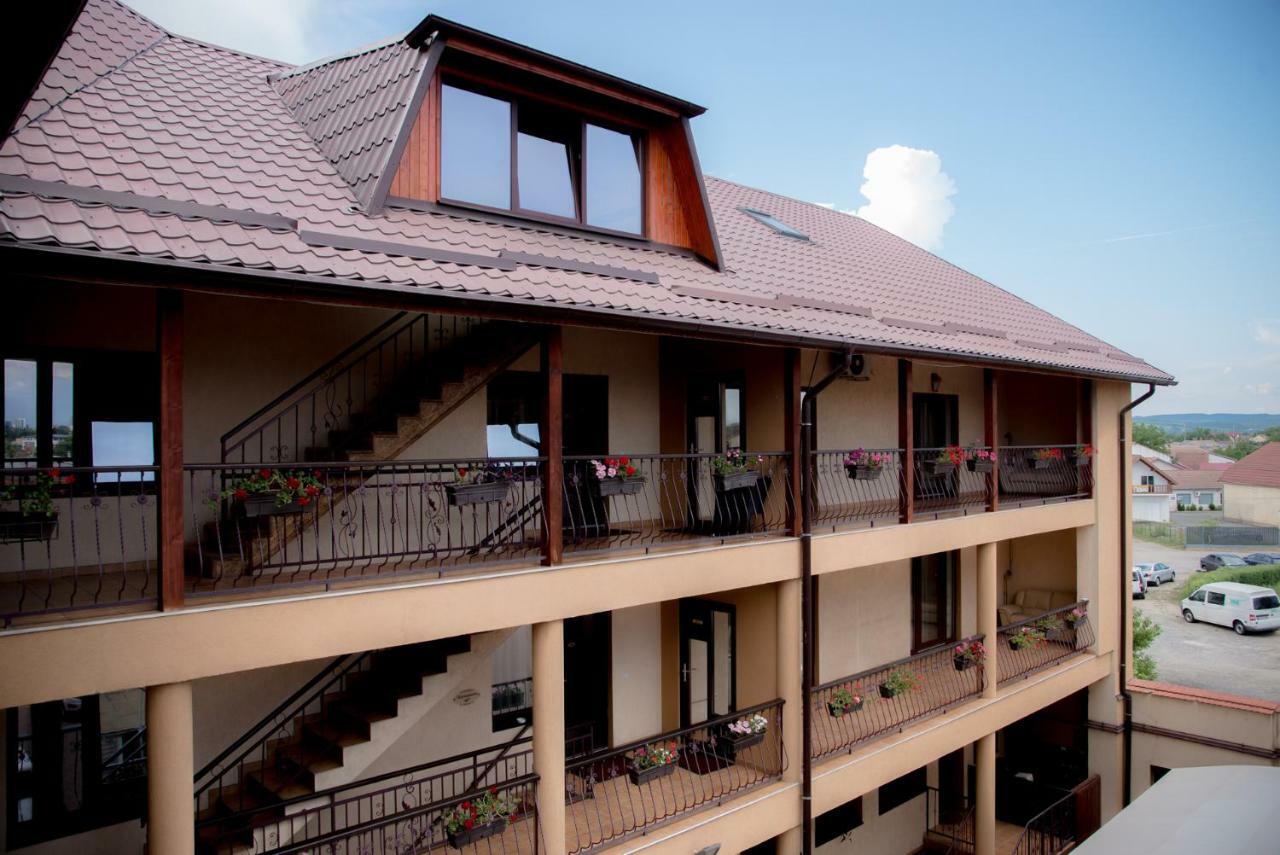 Hotel Stefani シビウ エクステリア 写真